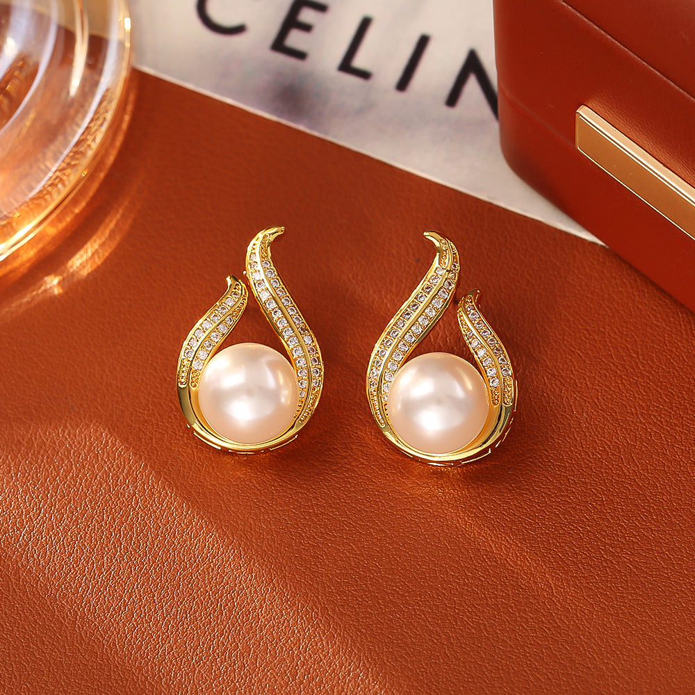 Glass Pearl Stud Earrings High-end Fashion Exquisite